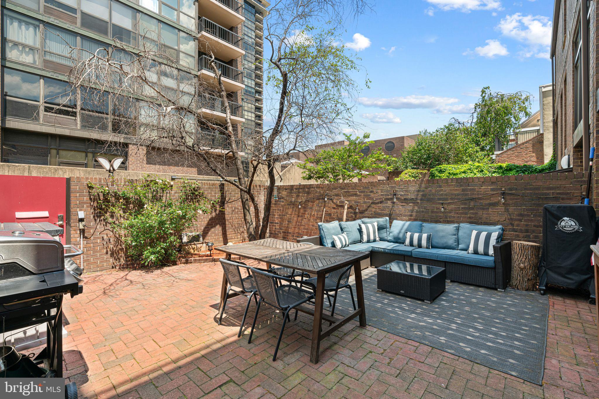 528 Manning Walk, Unit 7 Philadelphia, PA 19106 - Photo 2 of 36