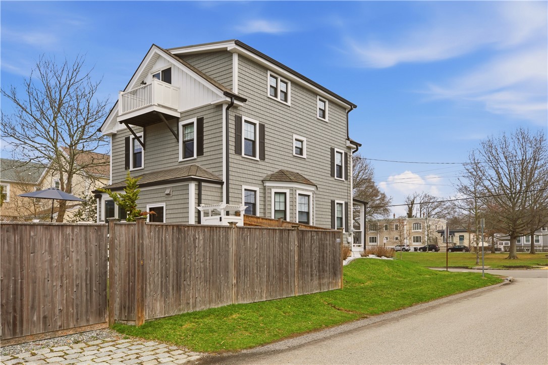 23 Clinton Street Newport, RI 02840 - Photo 36 of 38