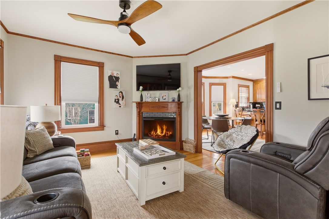 23 Clinton Street Newport, RI 02840 - Photo 7 of 38