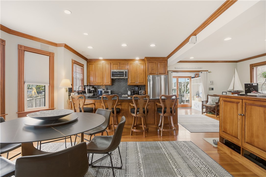 23 Clinton Street Newport, RI 02840 - Photo 10 of 38