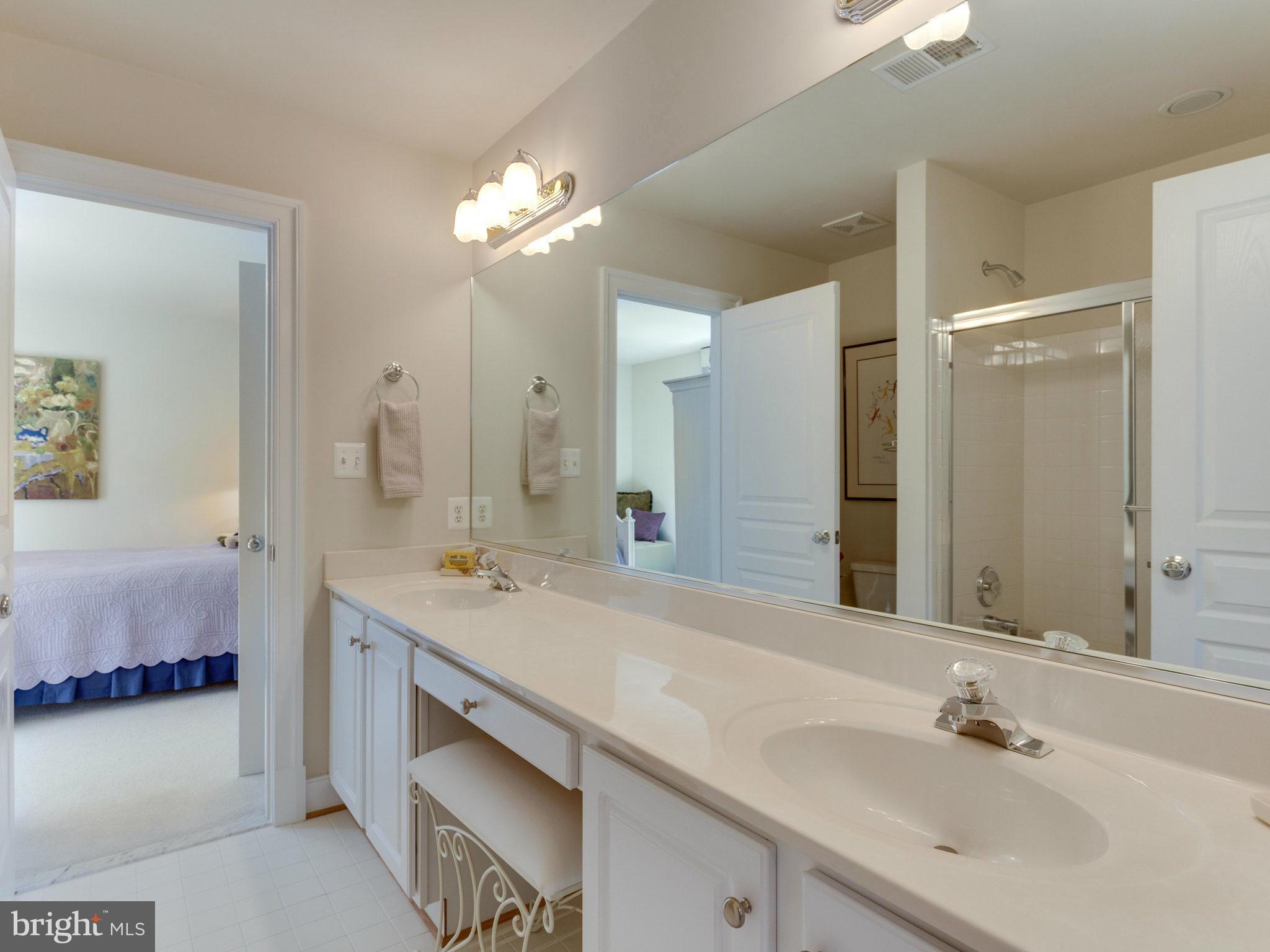 1912 Corliss Court McLean, VA 22101 - Photo 23 of 30 Jack-and-Jill Bath