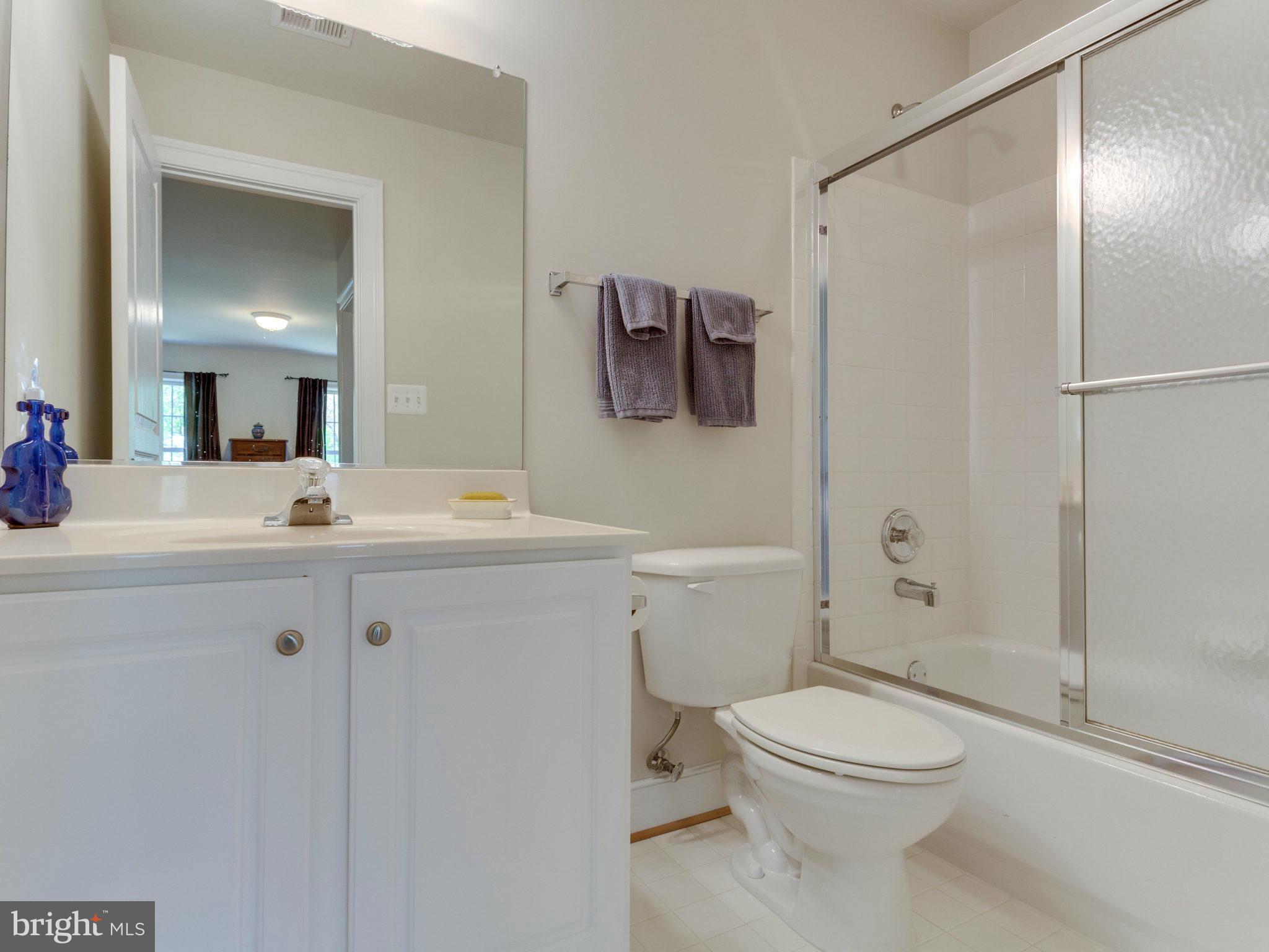 1912 Corliss Court McLean, VA 22101 - Photo 26 of 30 Bath