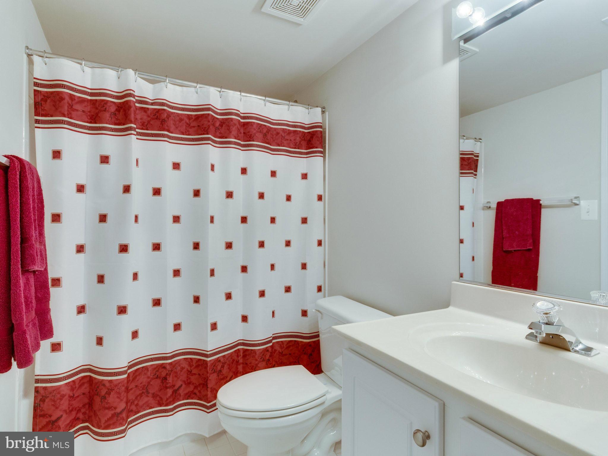 1912 Corliss Court McLean, VA 22101 - Photo 28 of 30 Bath