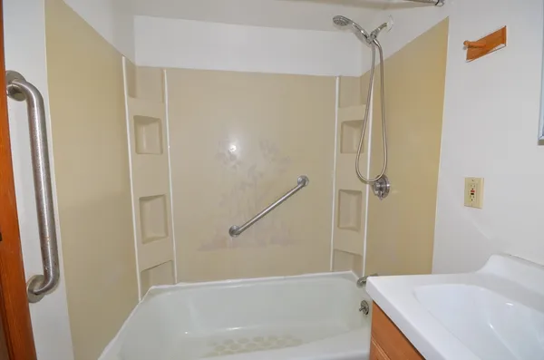 $1,900 | 74 Union Street, Unit 22, Lawrence, MA 01840
