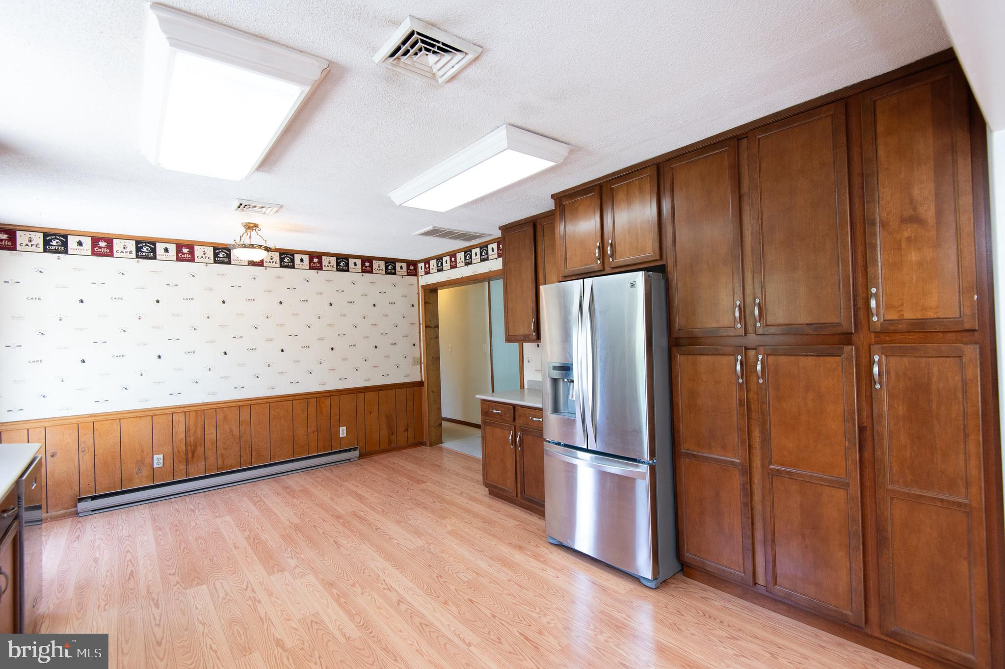 9818 Tilghman Island Road McDaniel, MD 21647 - Photo 5 of 38 kitchen/dining area