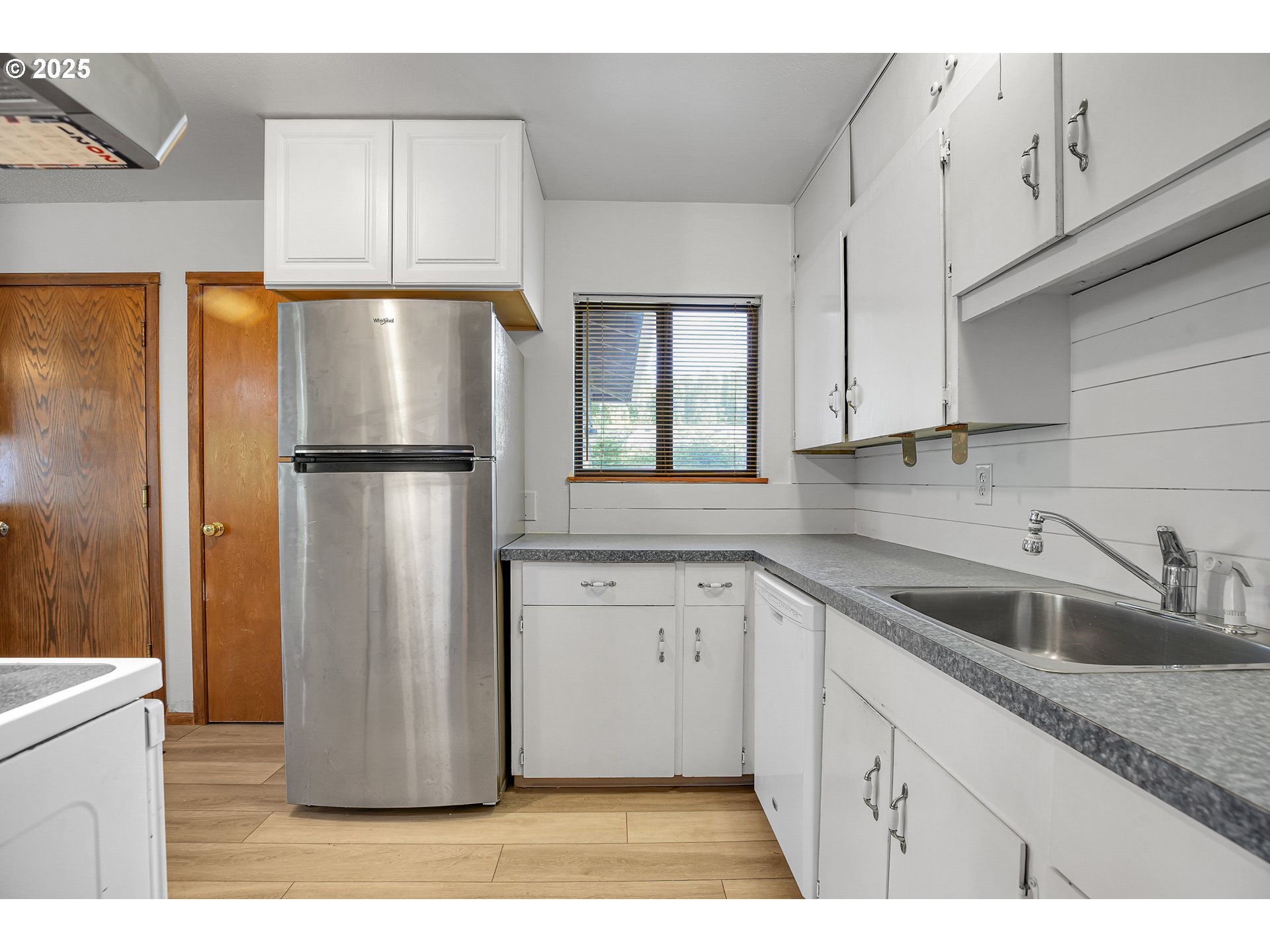 904 Southeast 223rd Avenue Gresham, OR 97030 - Photo 7 of 21 Kitchen