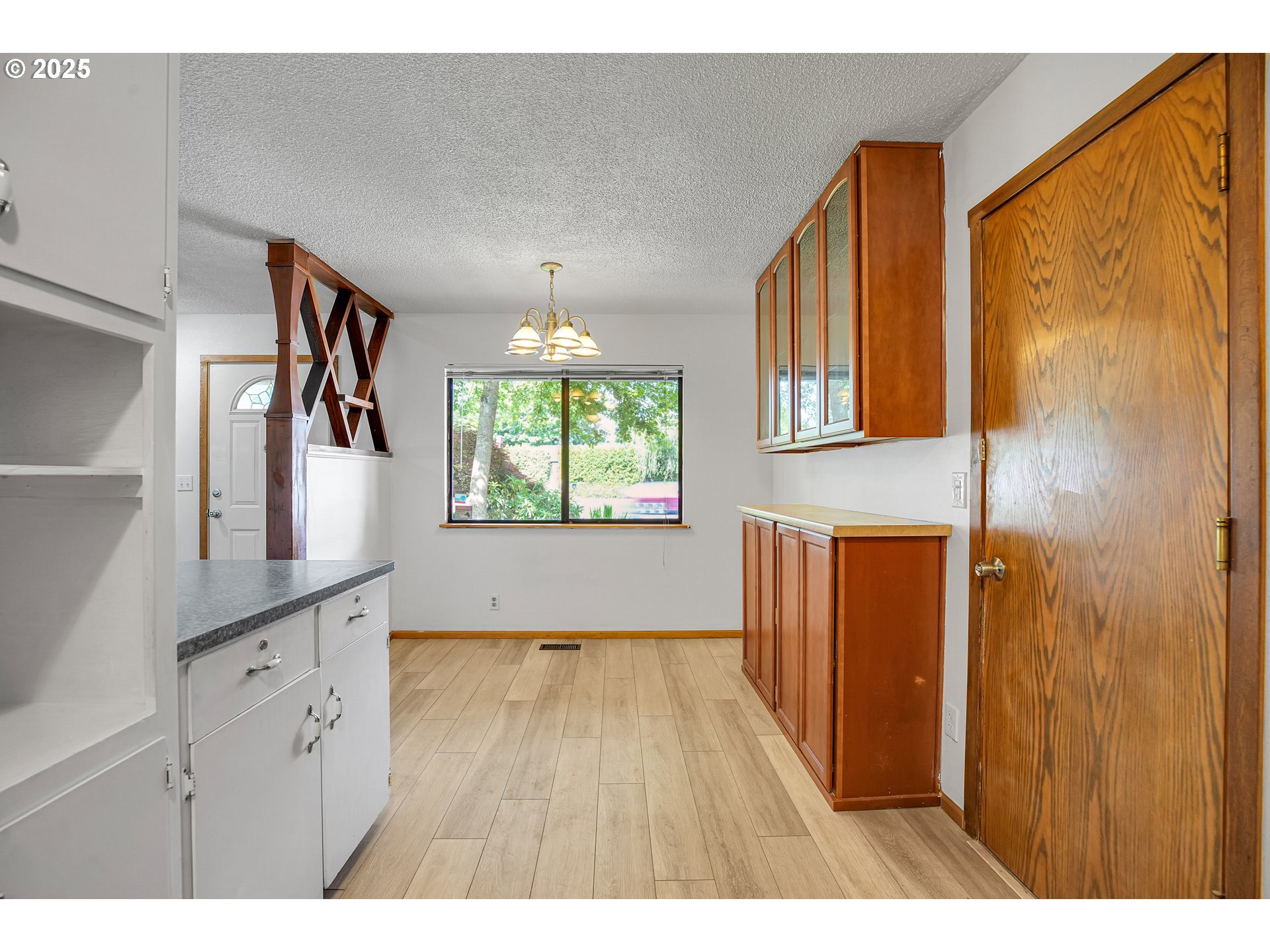 904 Southeast 223rd Avenue Gresham, OR 97030 - Photo 8 of 21 Kitchen/Dining Room