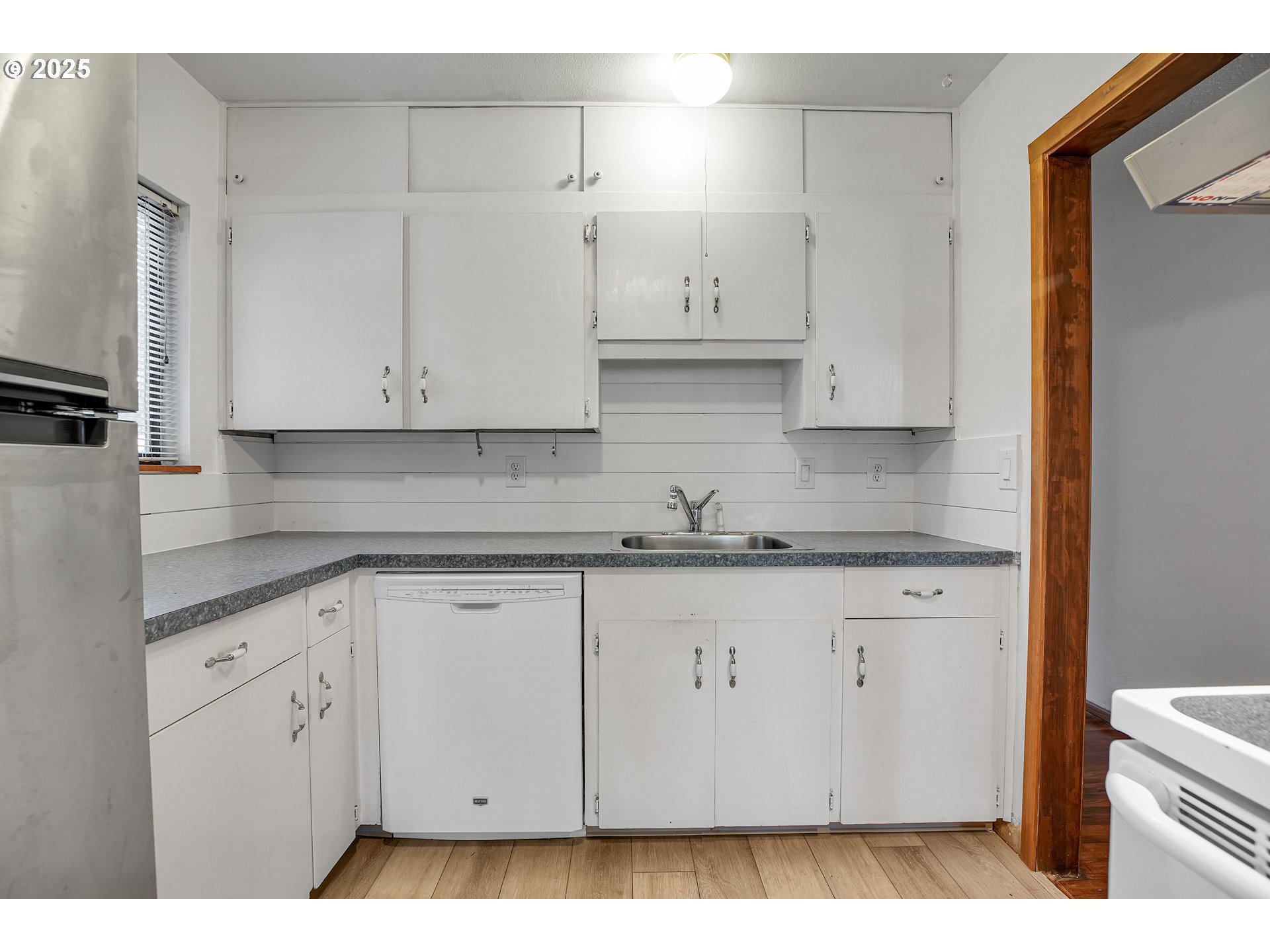 904 Southeast 223rd Avenue Gresham, OR 97030 - Photo 10 of 21 Kitchen
