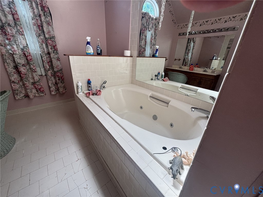 6424 Hackney Circle North Chesterfield, VA 23832 - Photo 19 of 23 a bathroom with a bathtub and sink