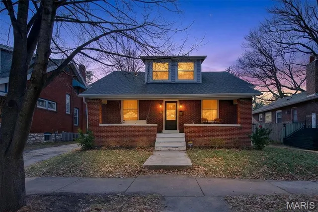 $375,000 | 6918 Dartmouth Avenue, University City, MO 63130