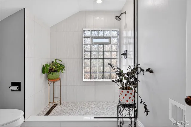 $375,000 | 6918 Dartmouth Avenue, University City, MO 63130