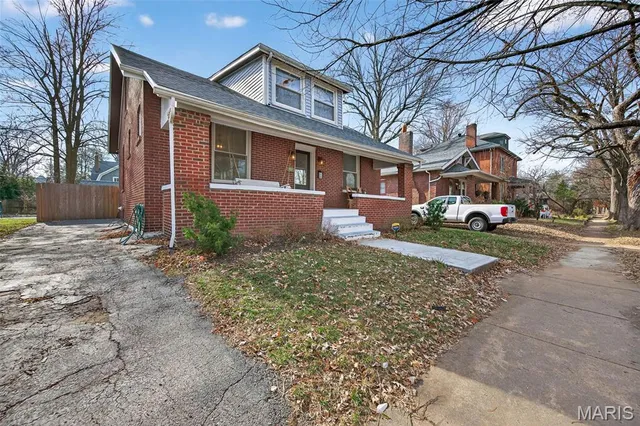 $375,000 | 6918 Dartmouth Avenue, University City, MO 63130