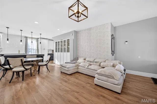 $375,000 | 6918 Dartmouth Avenue, University City, MO 63130