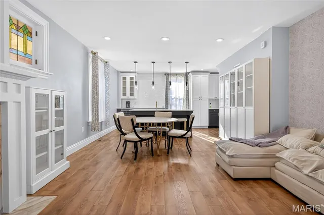 $375,000 | 6918 Dartmouth Avenue, University City, MO 63130