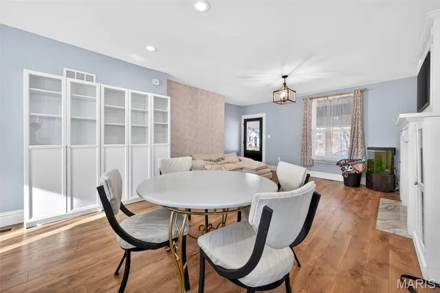 $375,000 | 6918 Dartmouth Avenue, University City, MO 63130