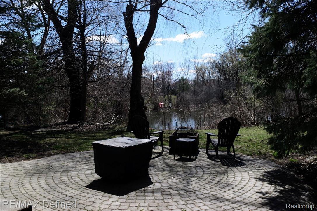 3085 Wilmington Court Rochester, MI 48309 - Photo 5 of 45 back2.jpg