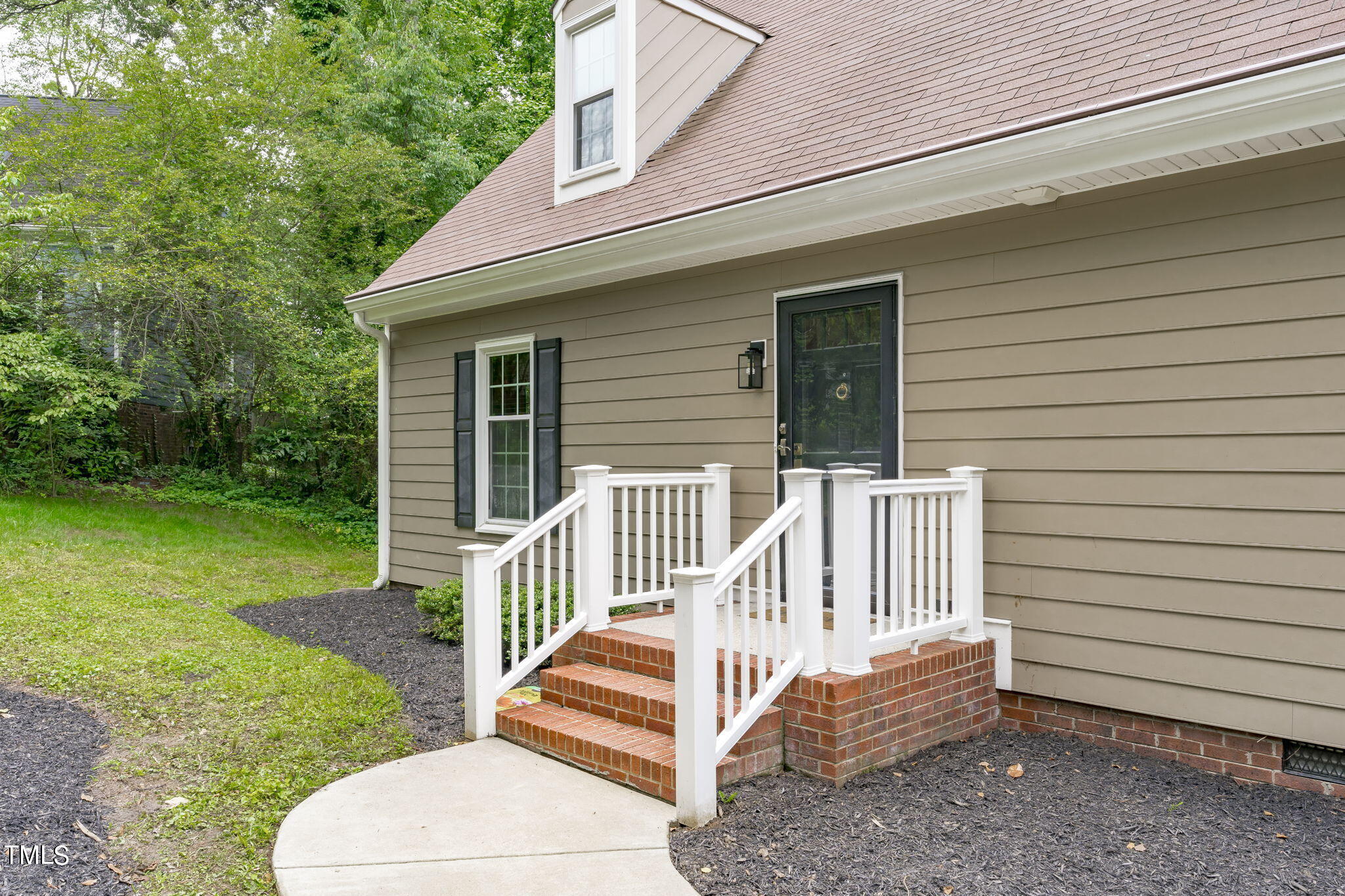 EXTERIOR FRONT WALKWAY