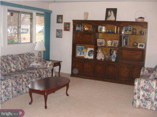 28 Sturgis Road Kendall Park, NJ 08824 - Photo 3 of 6 Gallery Image 3