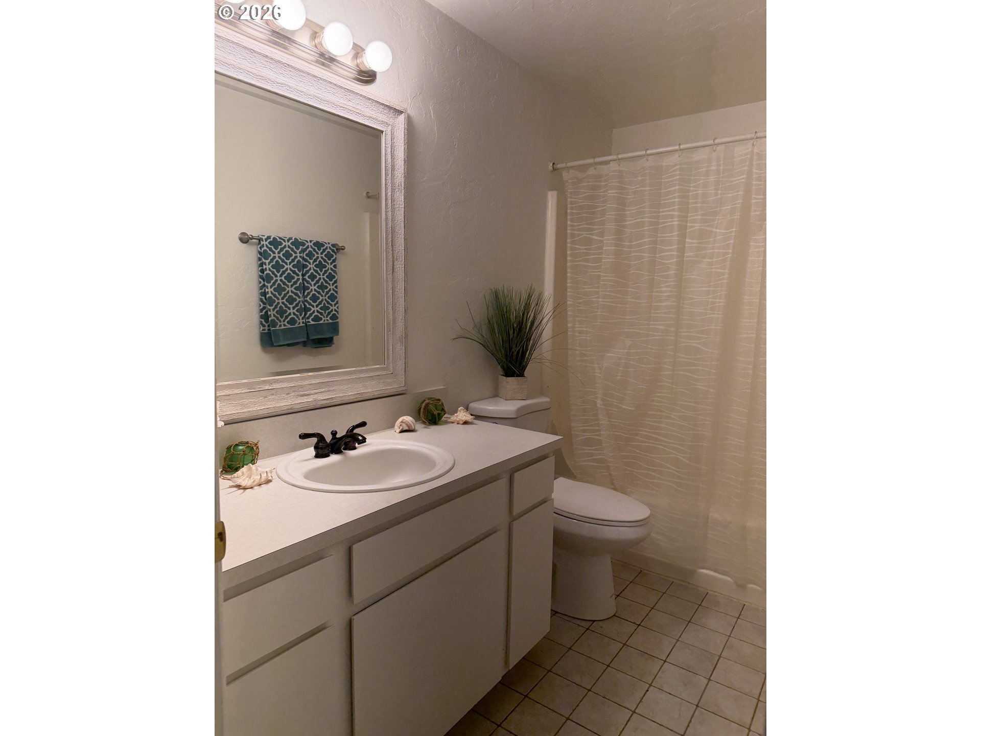 1434 Fetters Loop Eugene, OR 97402 - Photo 18 of 32 Bathroom