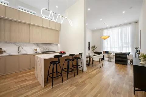 $1,599,900 | 529 North Hartland Court, Chicago, IL 60622