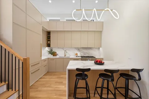 $1,599,900 | 529 North Hartland Court, Chicago, IL 60622