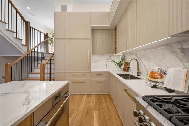 $1,599,900 | 529 North Hartland Court, Chicago, IL 60622