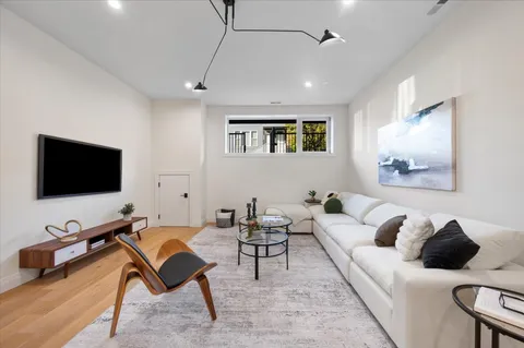 $1,599,900 | 529 North Hartland Court, Chicago, IL 60622