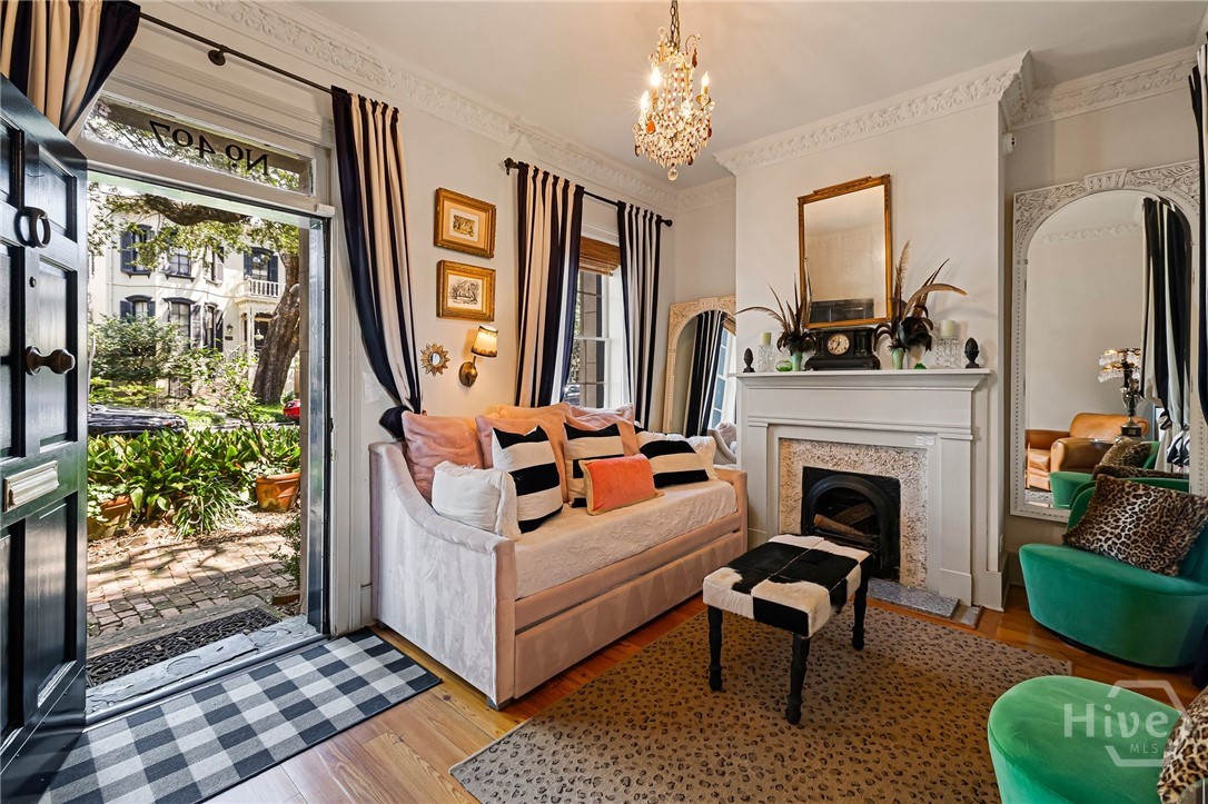 407 East Jones Street Savannah, GA 31401 - Photo 3 of 40