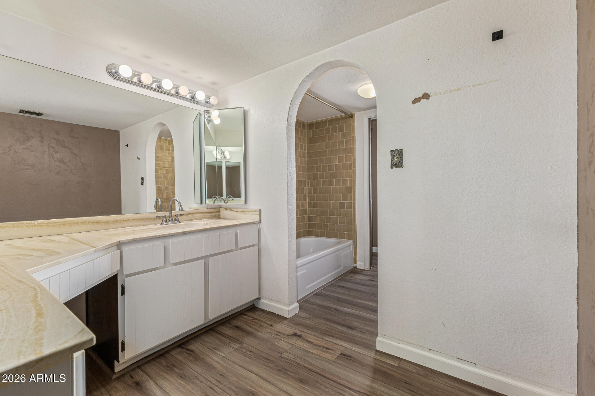 2930 North 22nd Place Phoenix, AZ 85016 - Photo 23 of 41 a spacious bathroom with a double vanity sink and a mirror