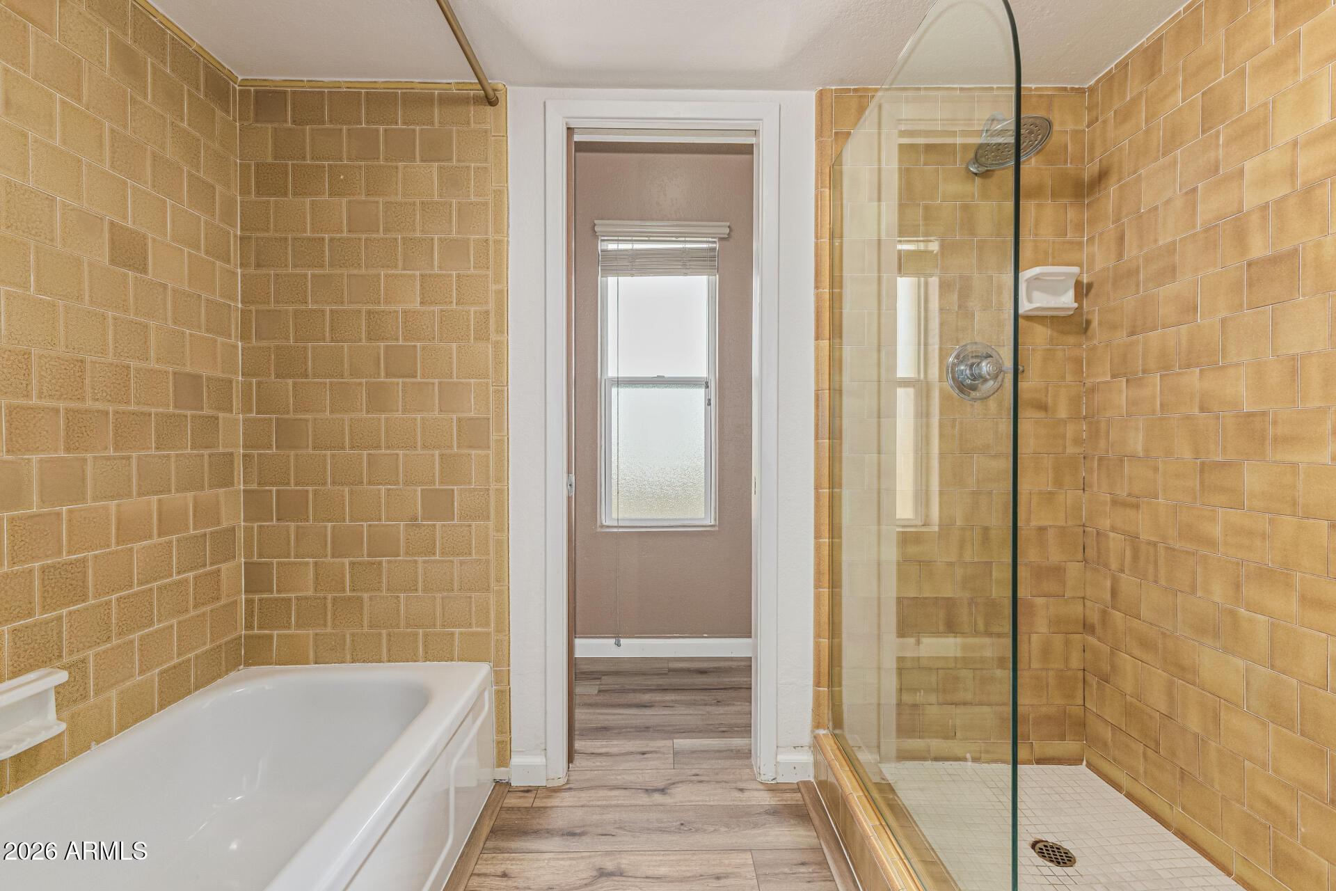 2930 North 22nd Place Phoenix, AZ 85016 - Photo 25 of 41 a bathroom with a bathtub and a shower