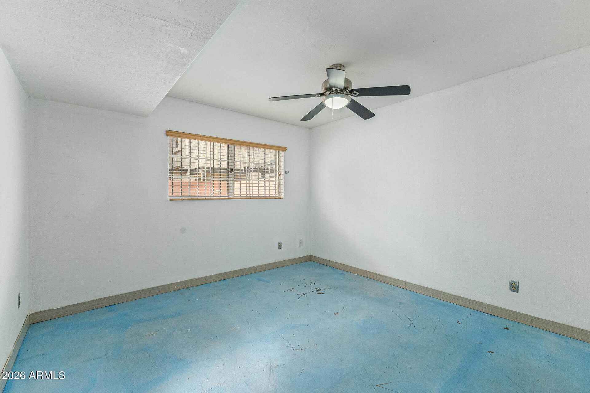 2930 North 22nd Place Phoenix, AZ 85016 - Photo 31 of 41 an empty room with windows and fan