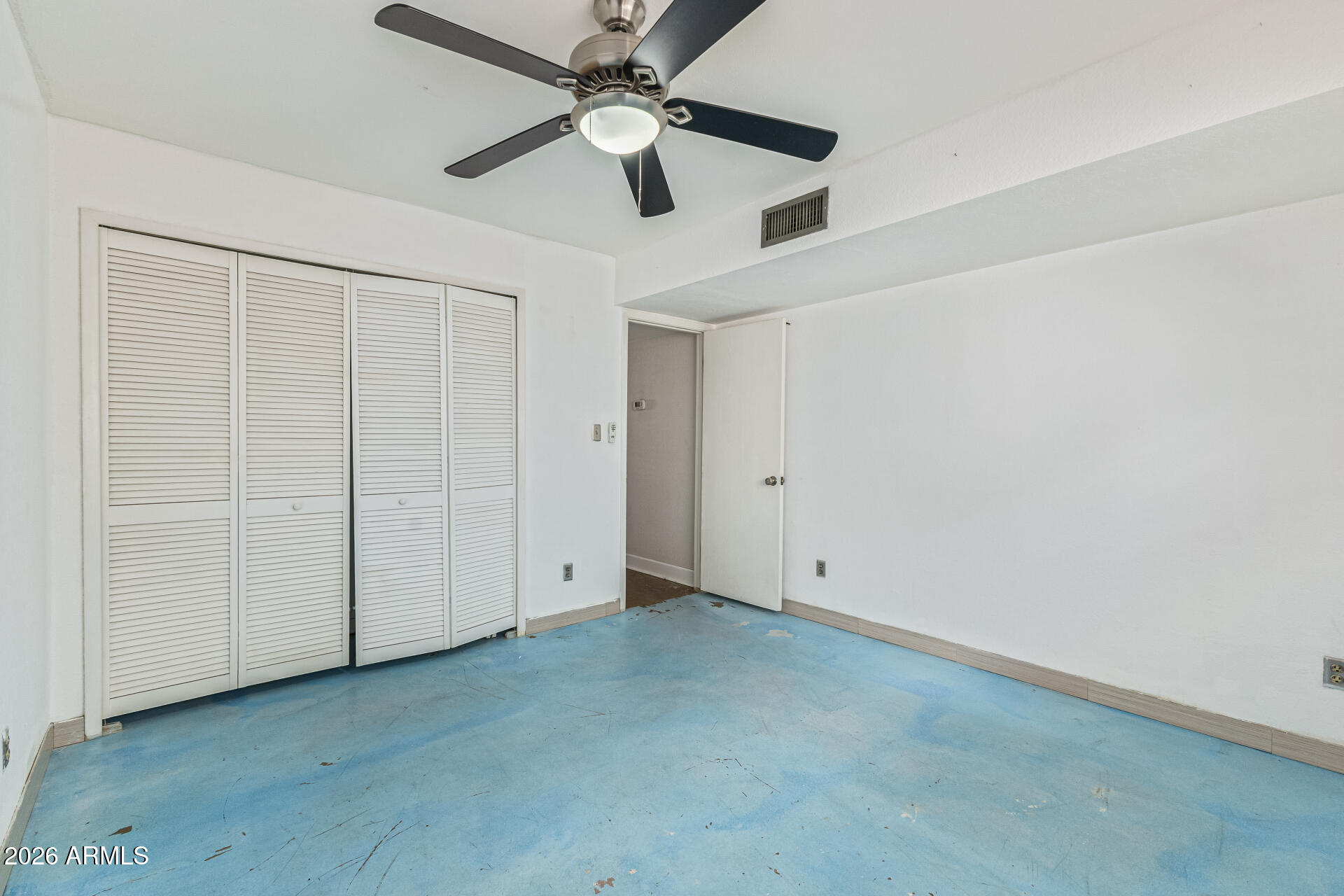 2930 North 22nd Place Phoenix, AZ 85016 - Photo 32 of 41 an empty room with a ceiling fan and fan