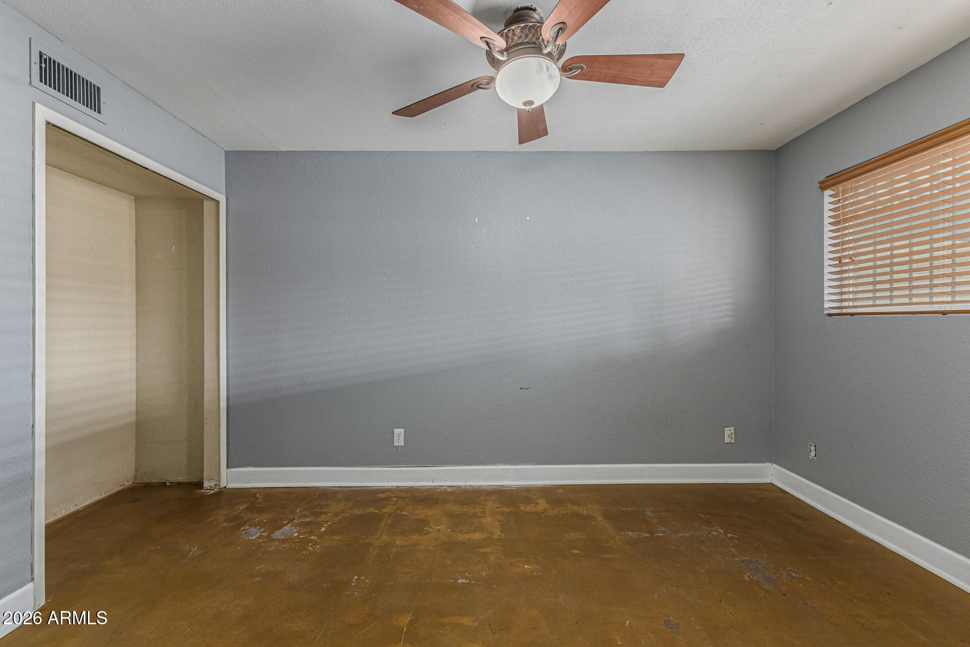 2930 North 22nd Place Phoenix, AZ 85016 - Photo 6 of 41 an empty room with a window and a fan