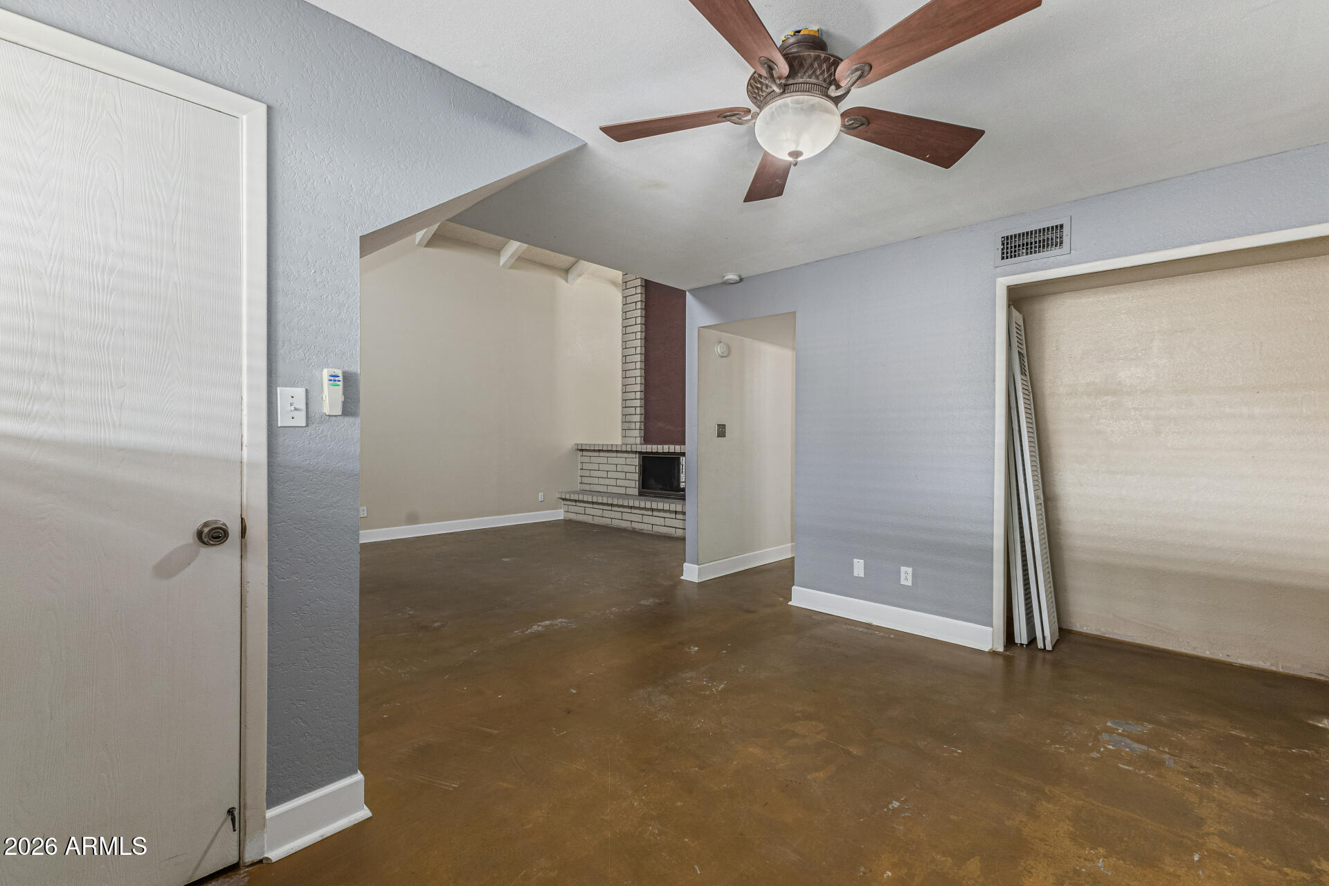 2930 North 22nd Place Phoenix, AZ 85016 - Photo 7 of 41 a view of empty room with ceiling fan