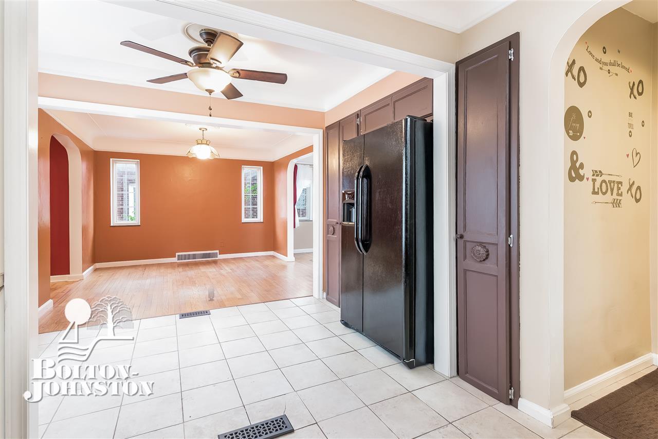 1363 Cadieux Road Grosse Pointe, MI 48230 - Photo 8 of 35 31368611-7.JPG