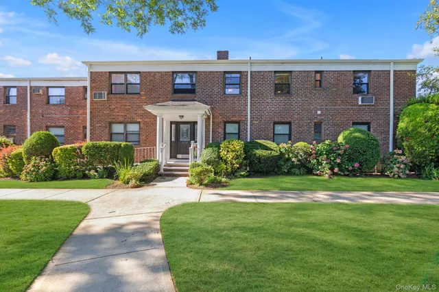 $209,000 | 1197 East Broadway, Unit K24, Hewlett, NY 11557