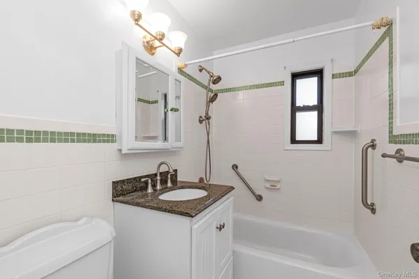 $199,000 | 1197 East Broadway, Unit K24, Hewlett, NY 11557