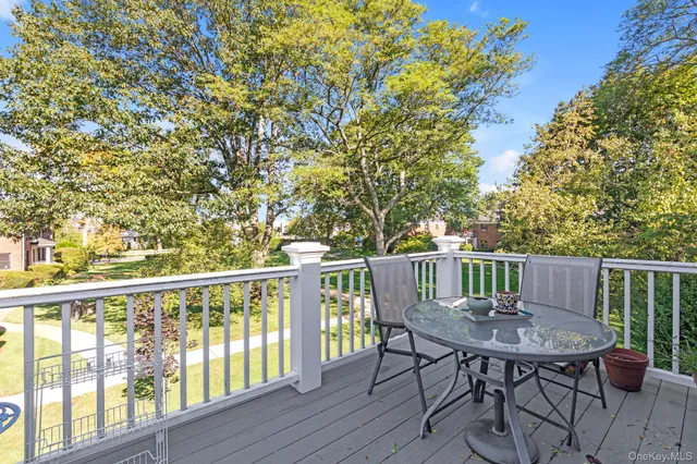 $209,000 | 1197 East Broadway, Unit K24, Hewlett, NY 11557