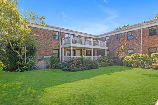 $199,000 | 1197 East Broadway, Unit K24, Hewlett, NY 11557