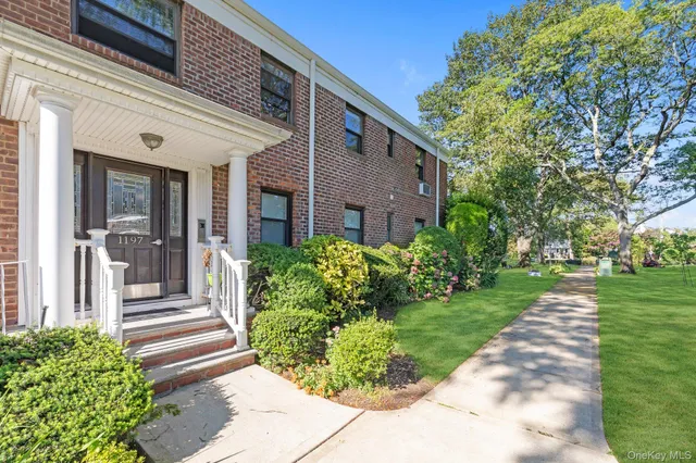 $209,000 | 1197 East Broadway, Unit K24, Hewlett, NY 11557