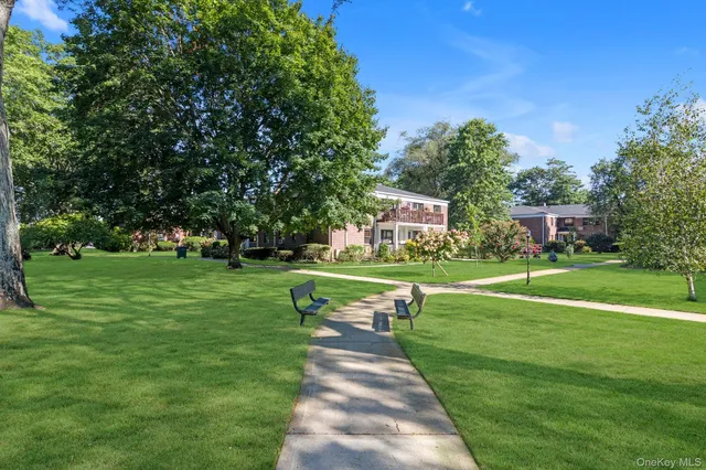 $209,000 | 1197 East Broadway, Unit K24, Hewlett, NY 11557