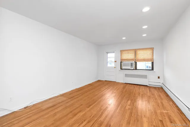 $209,000 | 1197 East Broadway, Unit K24, Hewlett, NY 11557