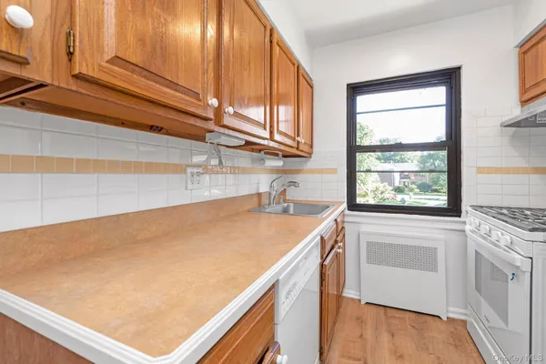 $199,000 | 1197 East Broadway, Unit K24, Hewlett, NY 11557