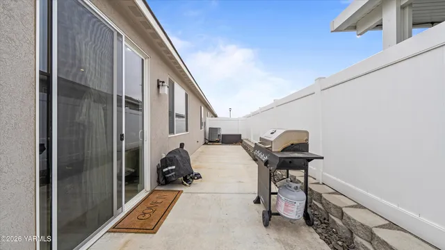a view of a storage & utility room