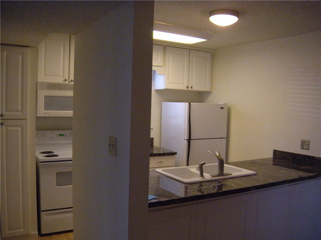 6910 Hart Lane, Unit 502 Austin, TX 78731 - Photo 8 of 16 a room with a table and chairs