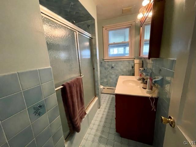 817 Pembroke Road Bethlehem, PA 18018 - Photo 8 of 19 Full Bathroom