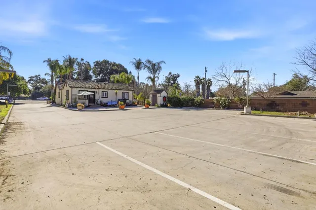 a view of a basketball court