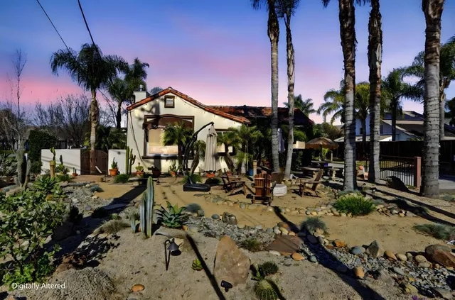 a view of a houses with a yard