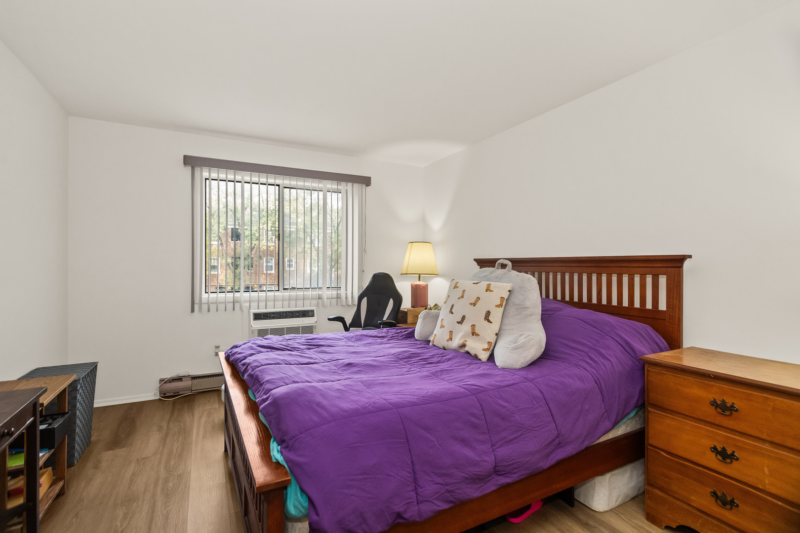 250 Ridge Avenue, Unit 2J Evanston, IL 60202 - Photo 11 of 18 a bedroom with a bed and wooden floor