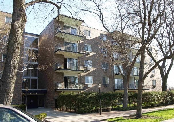250 Ridge Avenue, Unit 2J Evanston, IL 60202 - Photo 15 of 18 a front view of a building with street view